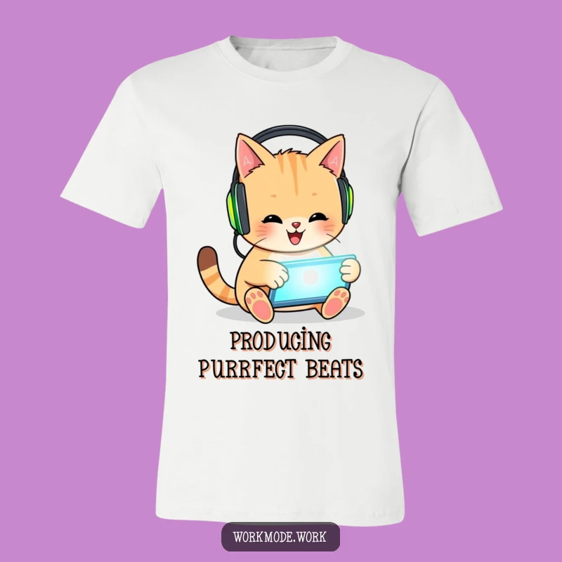 Funny Cat T-Shirt: Enthusiastic Feline Gamer Tapping Tablet, Awesome Funny Gift Idea